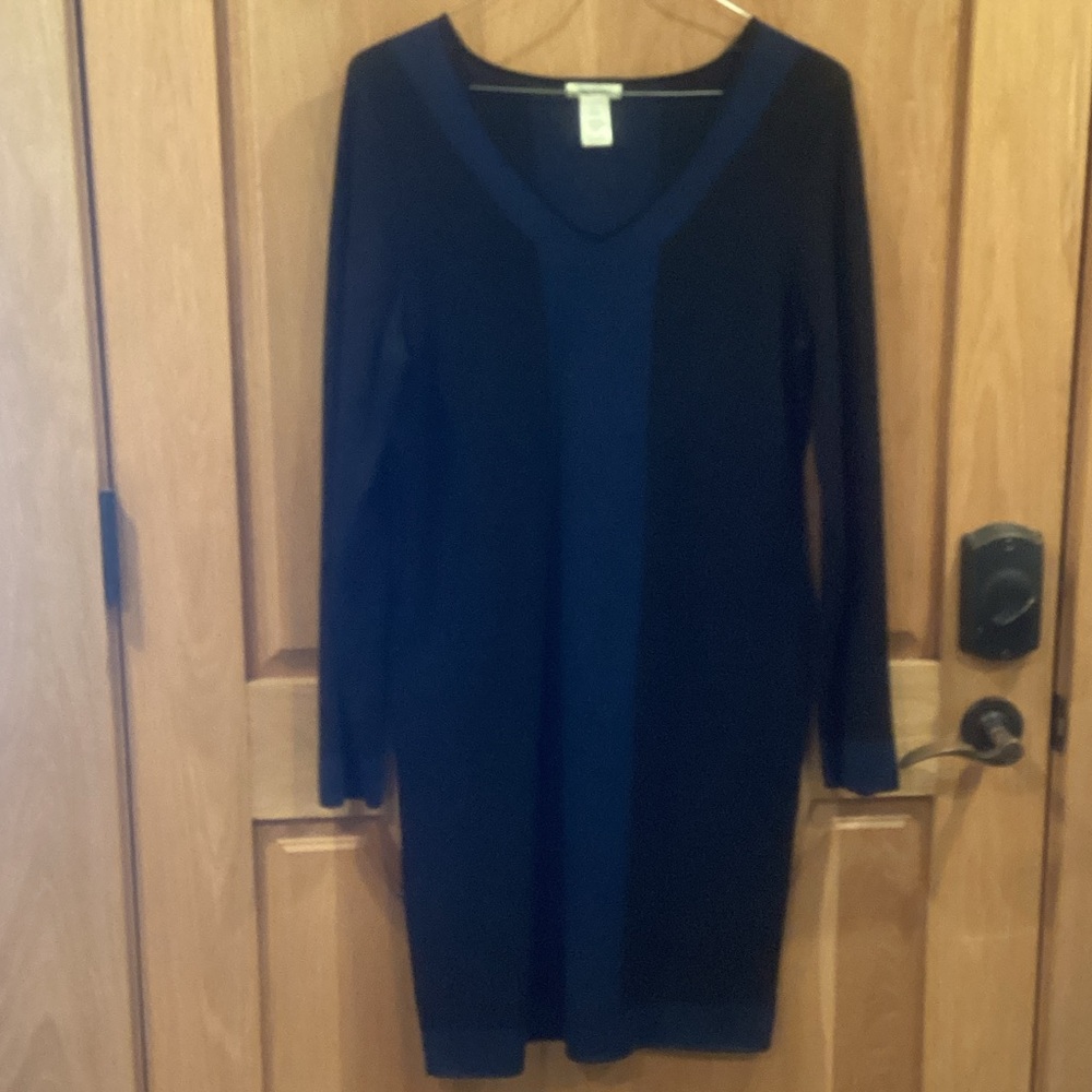Max Studio Black and Blue Long Sleeve Dress